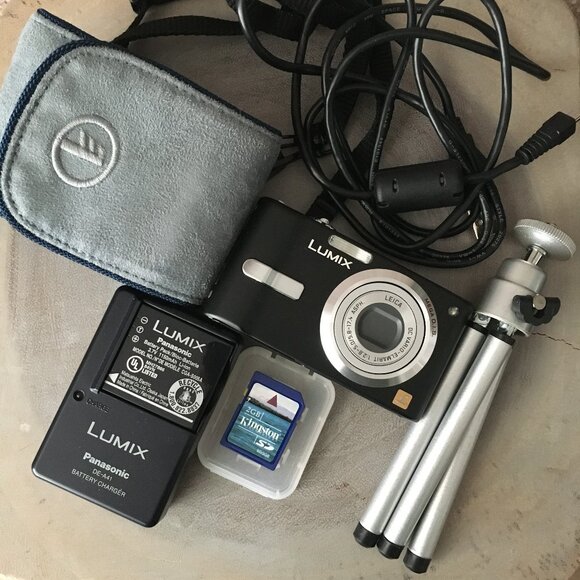 Panasonic LUMIX DMC FX10 6.0MP Digital Camera In Black + Tamrac Case - Picture 6 of 16